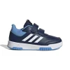Sneaker robuste create in parte con materiali riciclati.